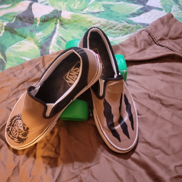 Vans - Picture 2 of 2